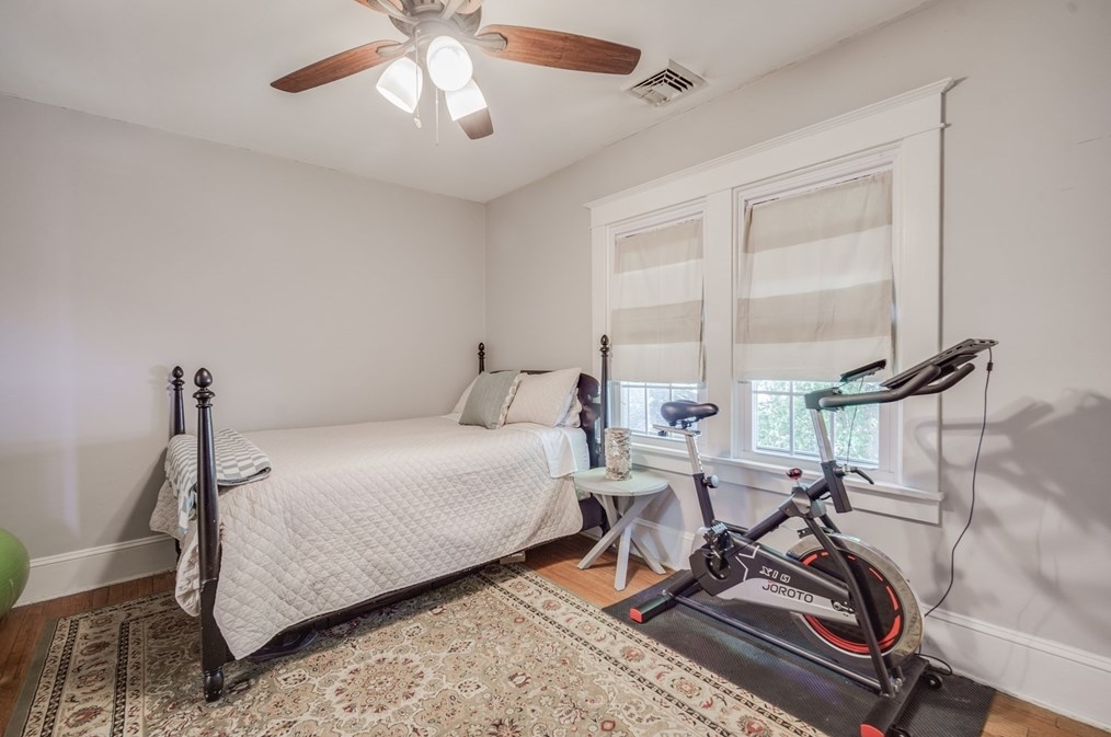 100 Lawndale St, Chicopee MA 01013-2105 exterior