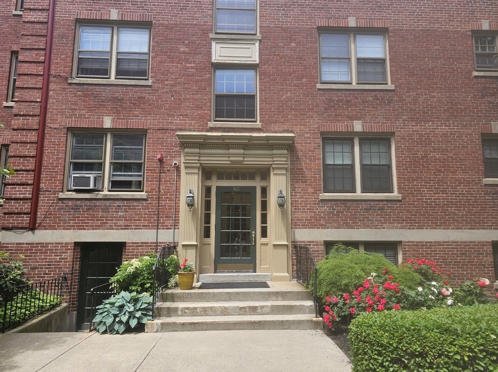 60 Elm St #2a, Worcester, MA 01609