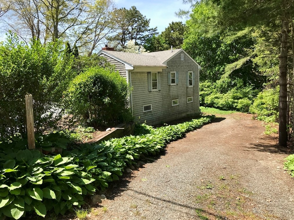 24 Cayuga Ave, Mashpee MA 02649-4936 exterior