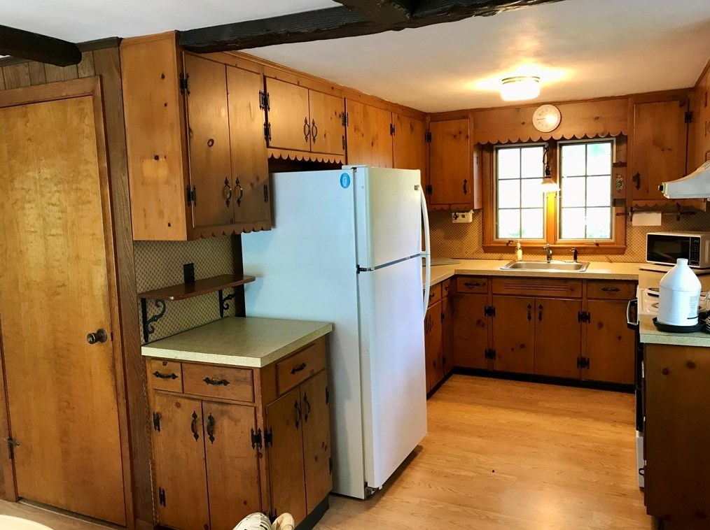 24 Cayuga Ave, Mashpee MA 02649-4936 exterior