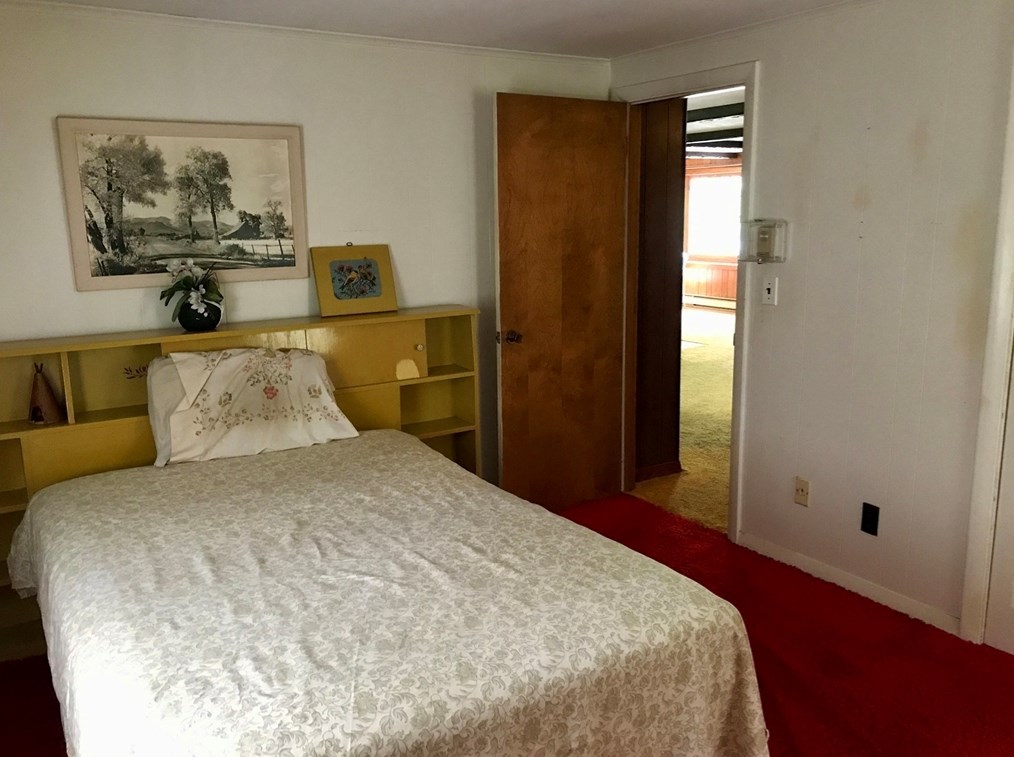 24 Cayuga Ave, Mashpee MA 02649-4936 exterior