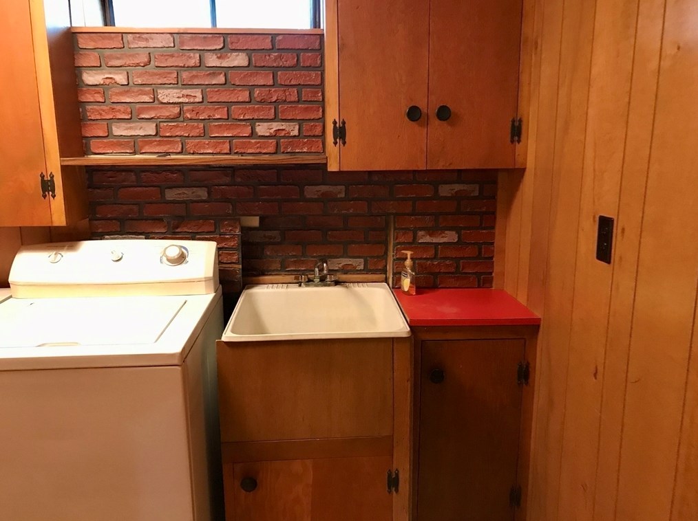 24 Cayuga Ave, Mashpee MA 02649-4936 exterior