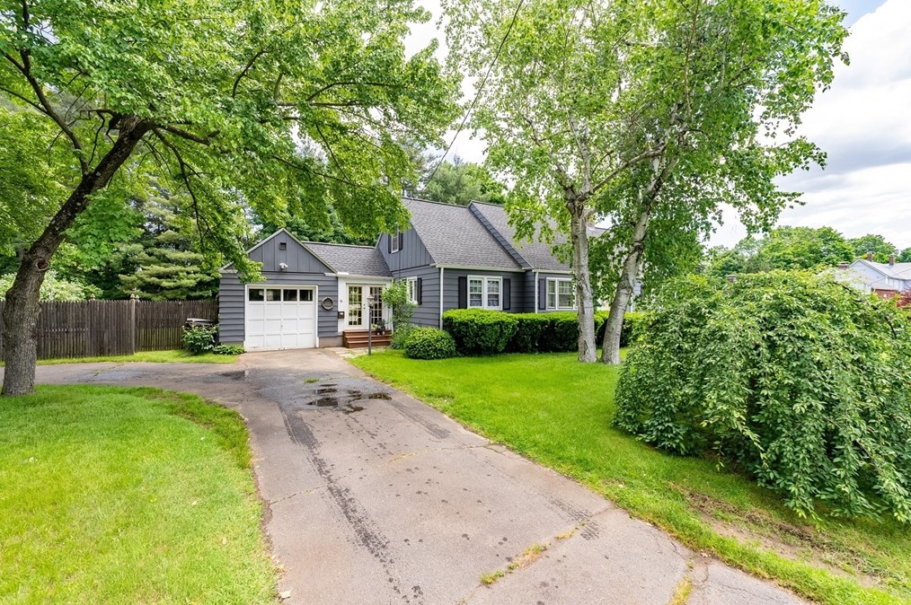 79 Montgomery St, Montgomery, MA 01085