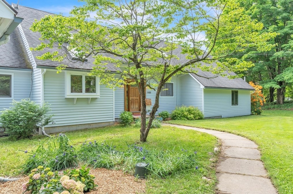 1488 S East St, Amherst, MA 01002