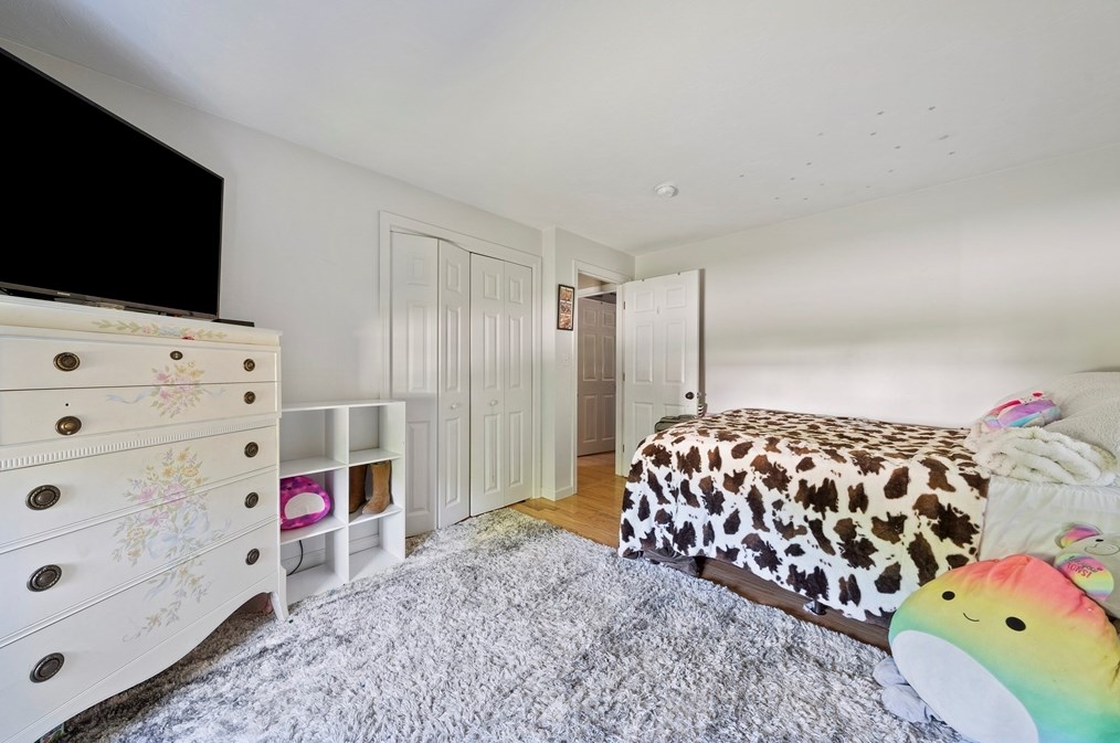 17 Edward Dr, Whitman MA 02382-1660 exterior