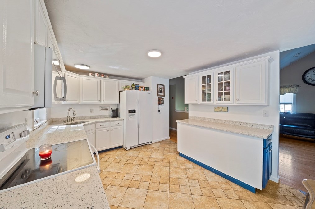 17 Edward Dr, Whitman MA 02382-1660 exterior