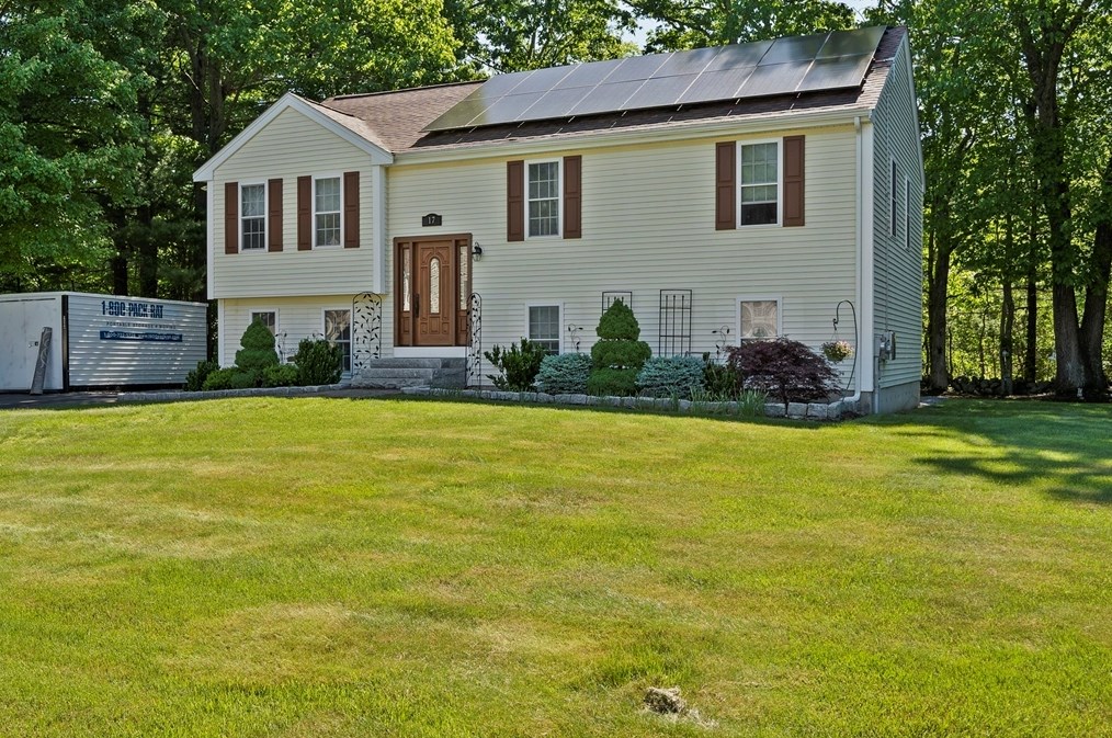 17 Edward Dr, Whitman MA 02382-1660 exterior