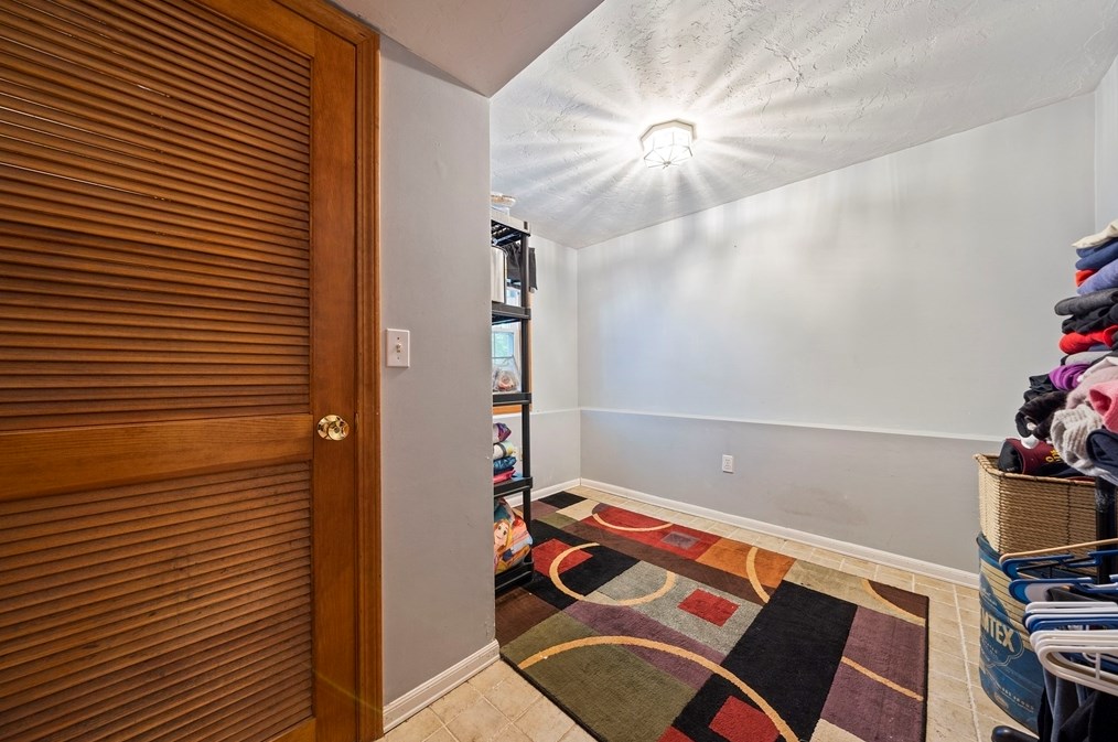 17 Edward Dr, Whitman MA 02382-1660 exterior