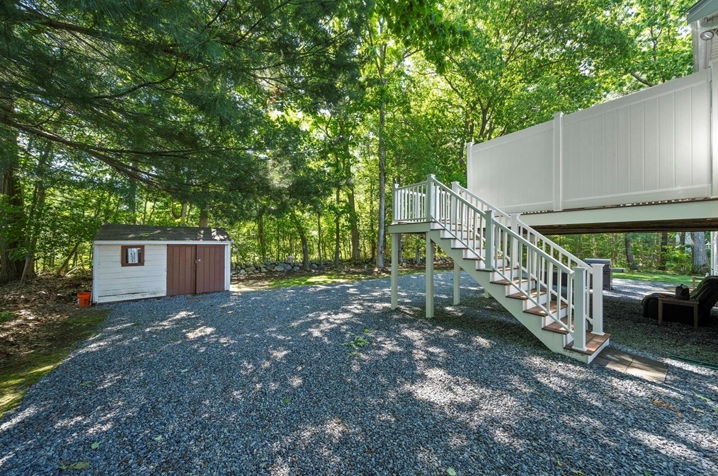 17 Edward Dr, Whitman MA 02382-1660 exterior