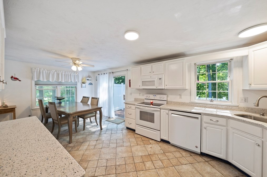 17 Edward Dr, Whitman MA 02382-1660 exterior