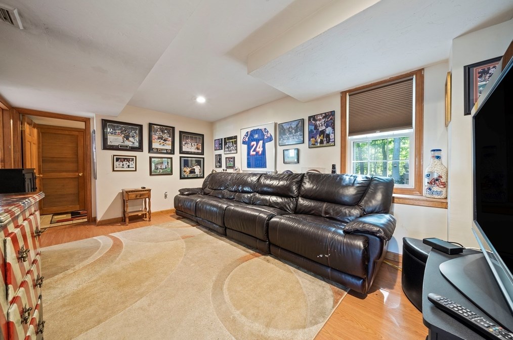 17 Edward Dr, Whitman MA 02382-1660 exterior