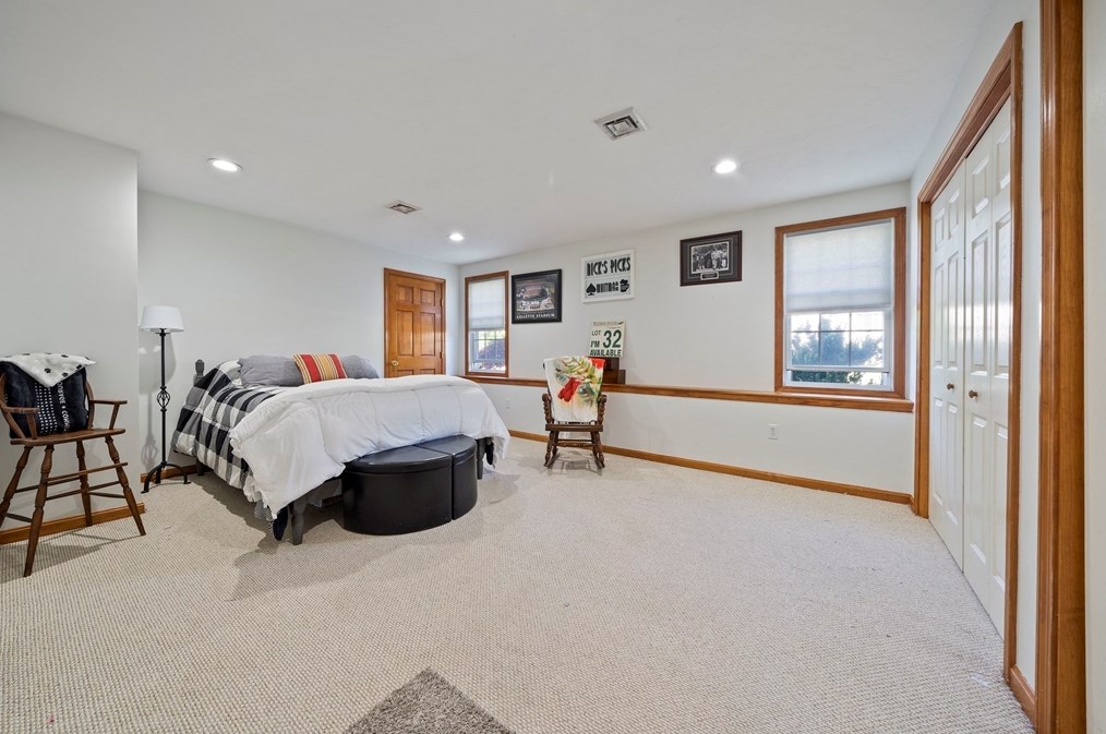 17 Edward Dr, Whitman MA 02382-1660 exterior