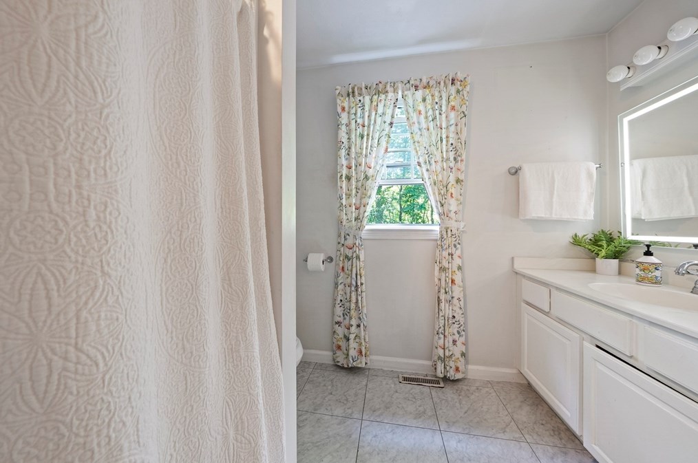 17 Edward Dr, Whitman MA 02382-1660 exterior