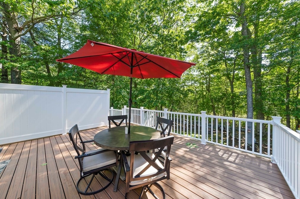 17 Edward Dr, Whitman MA 02382-1660 exterior