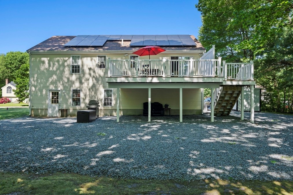 17 Edward Dr, Whitman MA 02382-1660 exterior