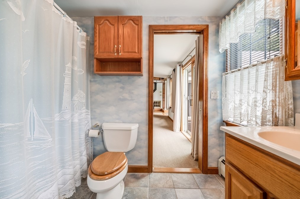 261 Asbury St, Hamilton MA 01982-1842 exterior