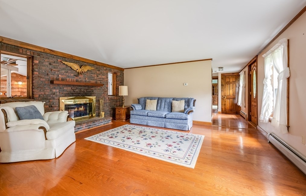 261 Asbury St, Hamilton MA 01982-1842 exterior