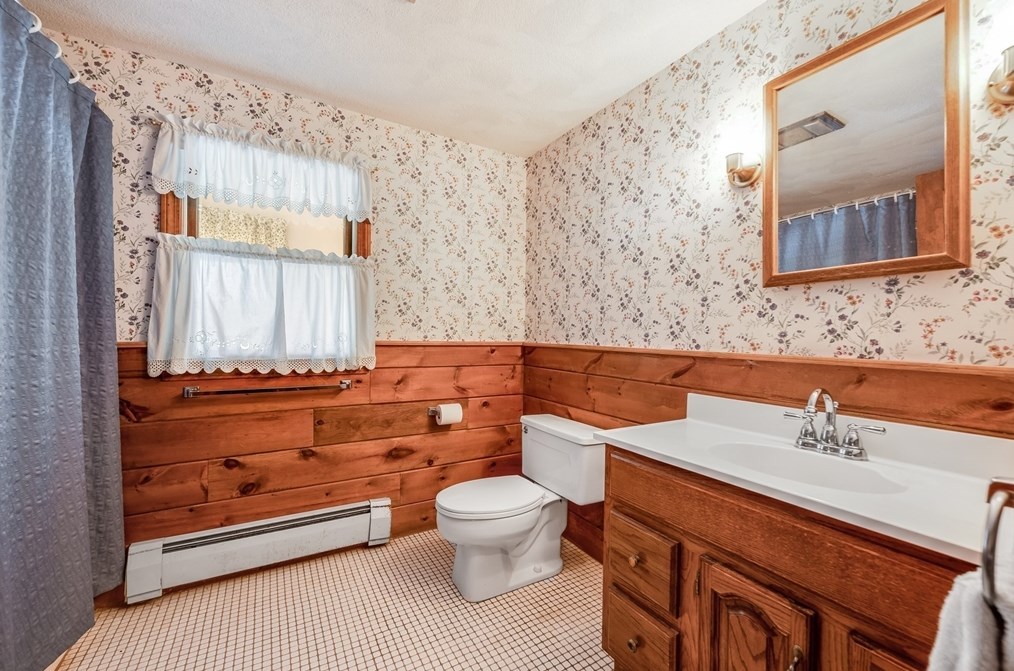 261 Asbury St, Hamilton MA 01982-1842 exterior