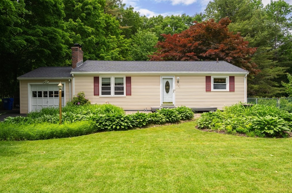 957 Ryan Rd, Northampton, MA 01062 exterior