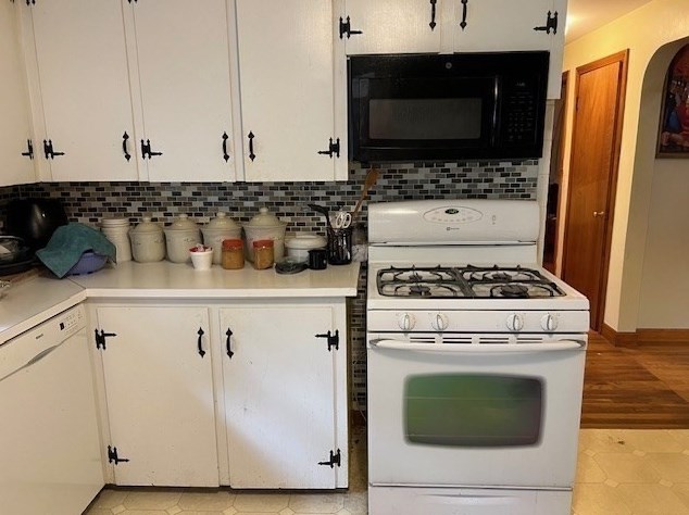 151 Bunker Hl Ave, Lowell MA 01850-1903 exterior