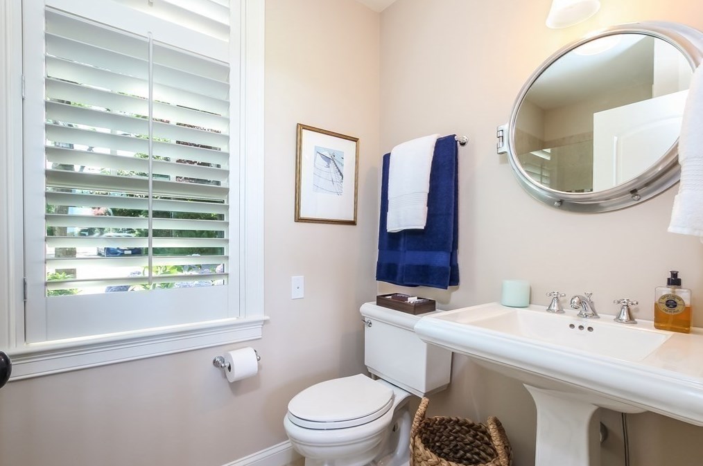 39 Seaview Ter, Chatham MA 02633-2334 exterior