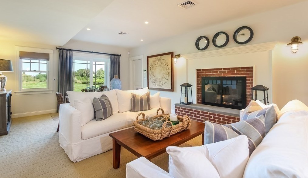 39 Seaview Ter, Chatham MA 02633-2334 exterior