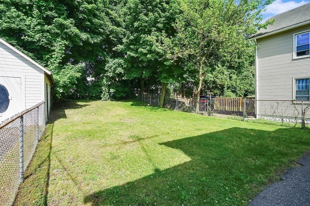 63 Edgewood St, Springfield MA 01109-3025 exterior