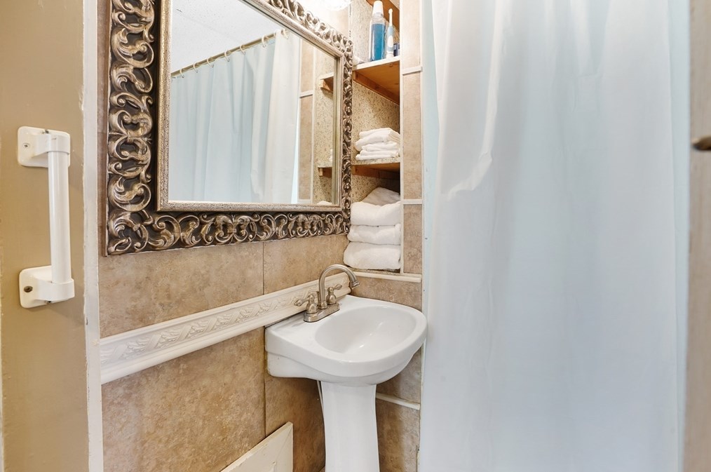 63 Edgewood St, Springfield MA 01109-3025 exterior