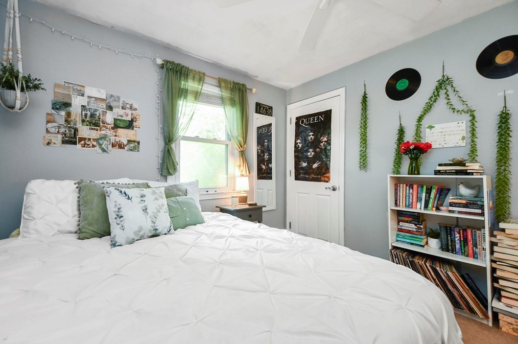 8 Meadowbrook Way, Norfolk MA 02056-1024 exterior