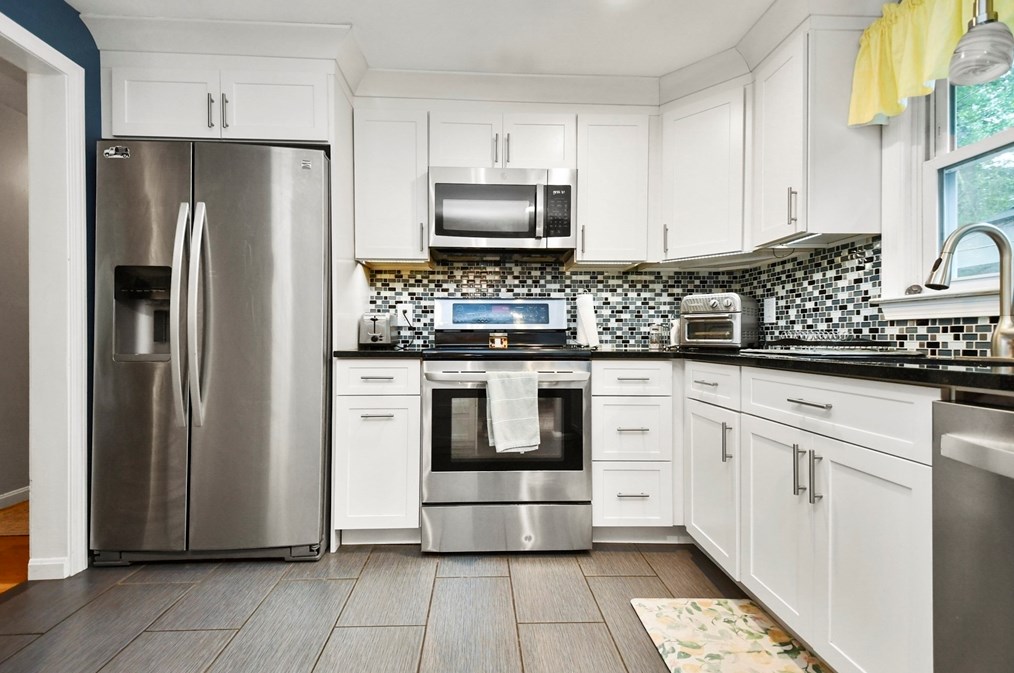 8 Meadowbrook Way, Norfolk MA 02056-1024 exterior