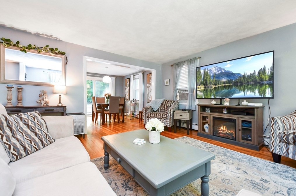 8 Meadowbrook Way, Norfolk MA 02056-1024 exterior