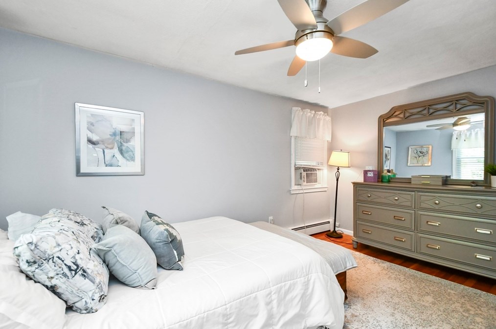 8 Meadowbrook Way, Norfolk MA 02056-1024 exterior