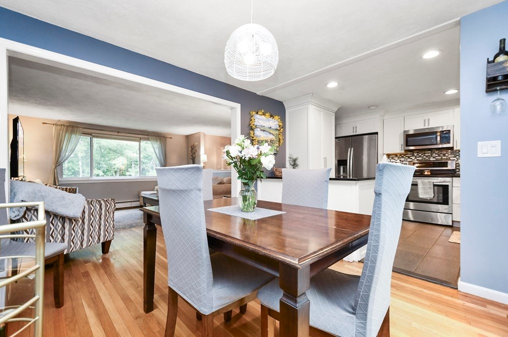 8 Meadowbrook Way, Norfolk MA 02056-1024 exterior