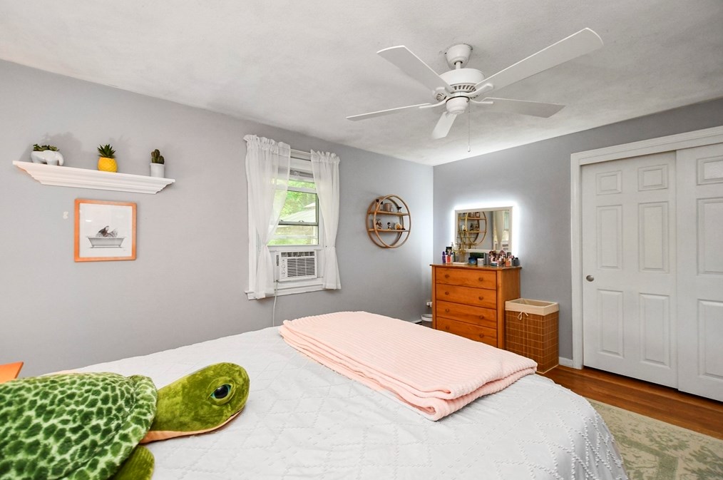 8 Meadowbrook Way, Norfolk MA 02056-1024 exterior