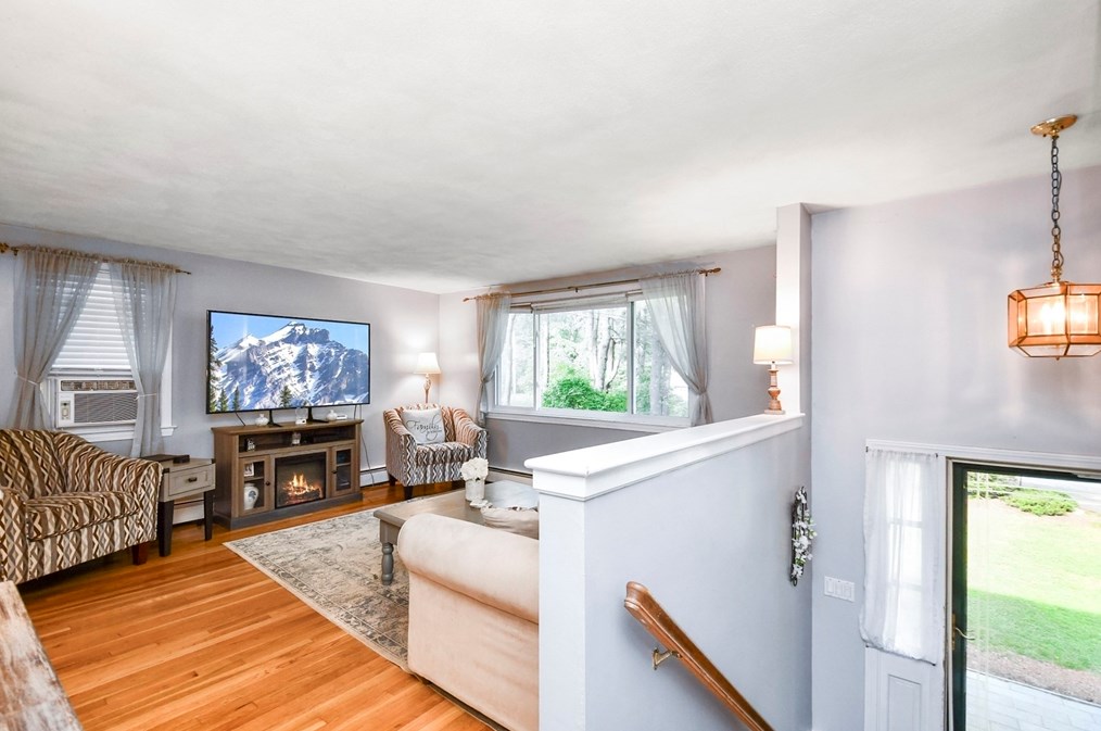 8 Meadowbrook Way, Norfolk MA 02056-1024 exterior