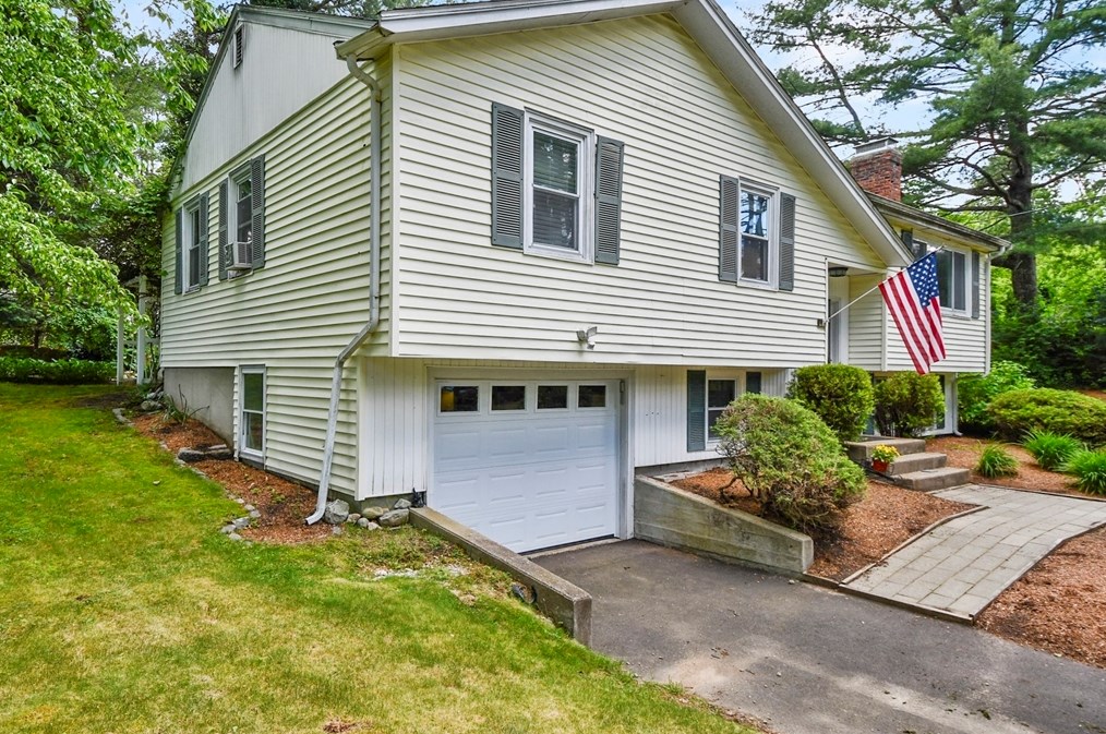 8 Meadowbrook Way, Norfolk, MA 02056 exterior