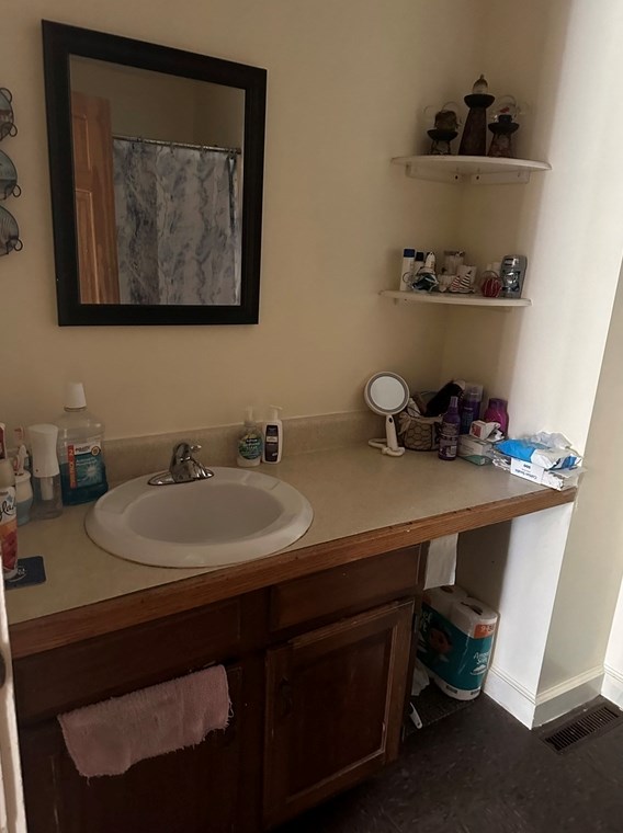 103 Conway St, Greenfield MA 01301-1516 exterior