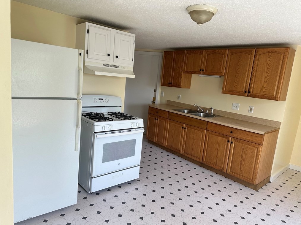 103 Conway St, Greenfield MA 01301-1516 exterior