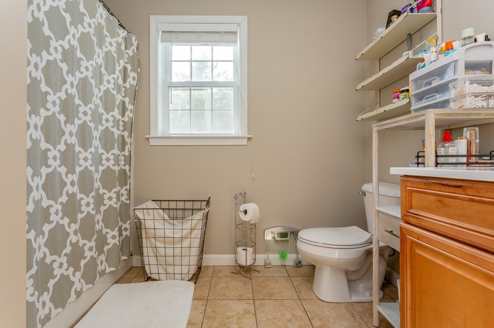 264 Charge Pond Rd, Wareham MA 02571-1114 exterior