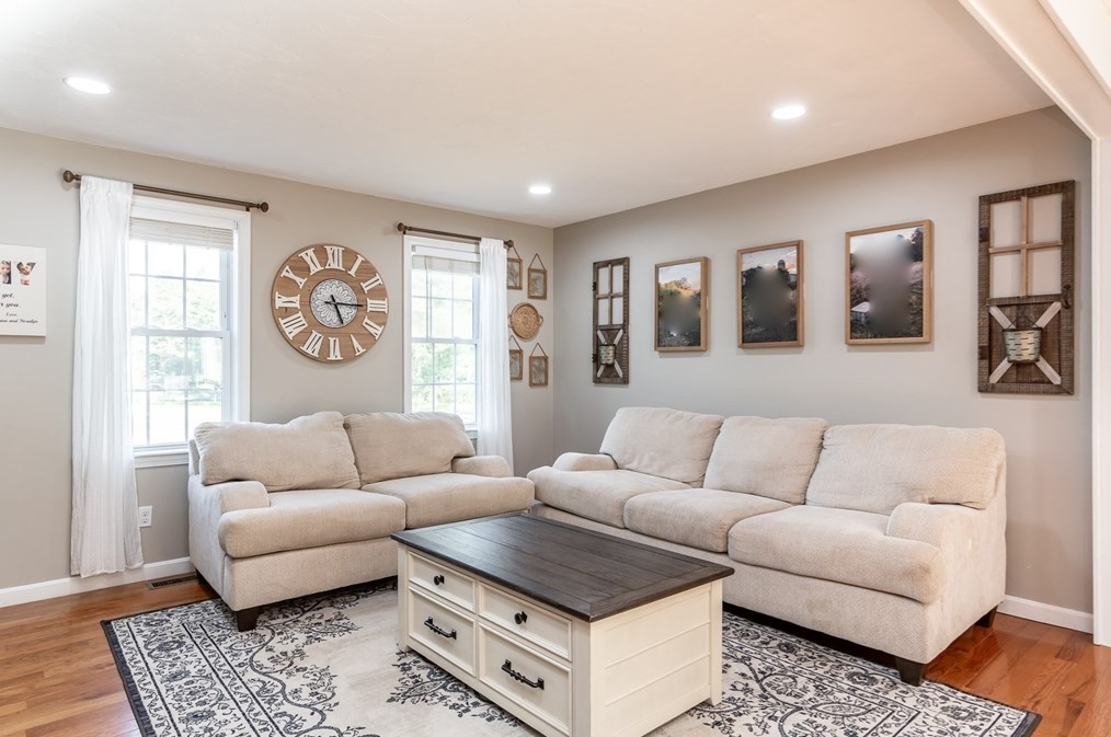 264 Charge Pond Rd, Wareham MA 02571-1114 exterior