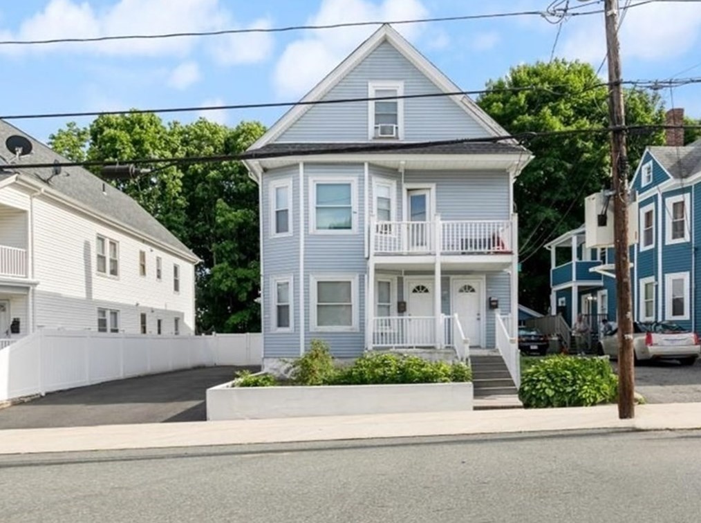 158 Oakland Ave, Methuen MA  01844-2416 exterior