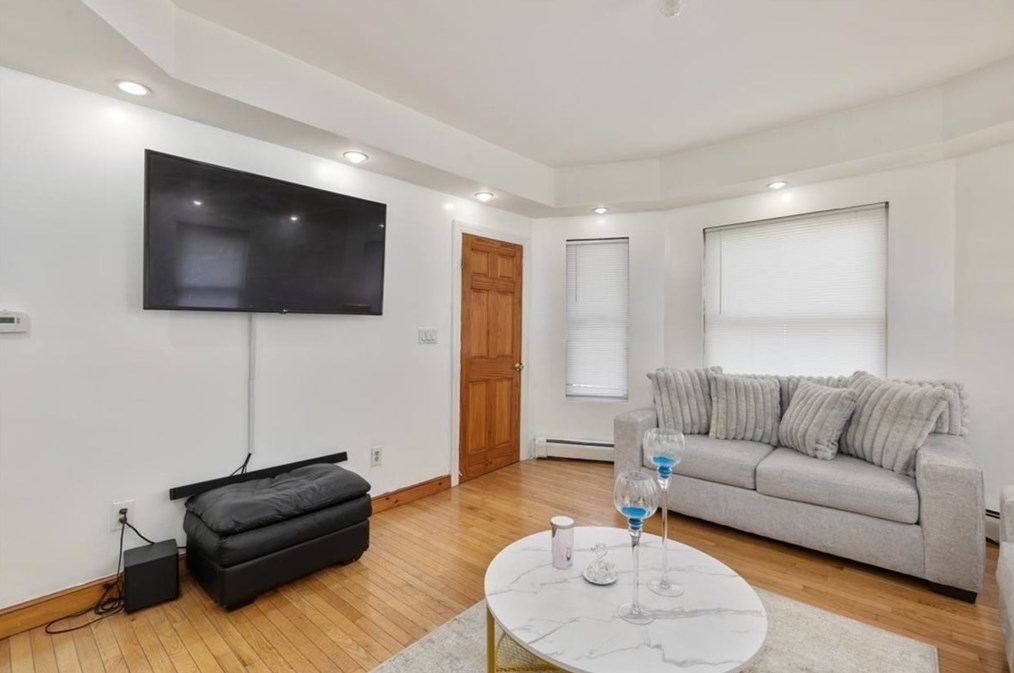 158 Oakland Ave, Methuen MA  01844-2416 exterior