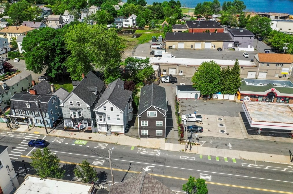 92 North St, Salem, MA 01970-3961