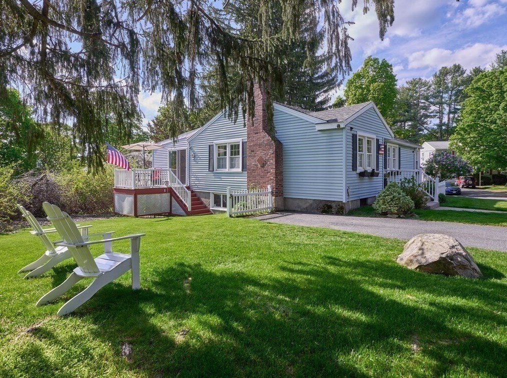 38 Paradox Dr, Worcester, MA 01602 exterior