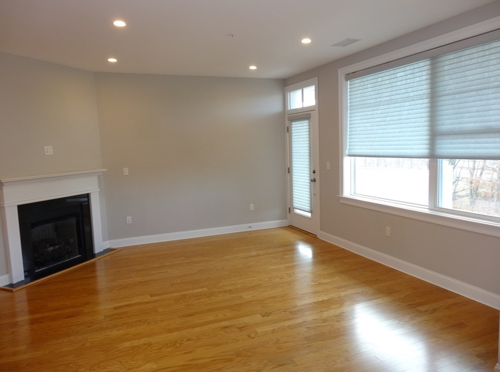 2 Inwood Dr #3002, Woburn, MA 01801