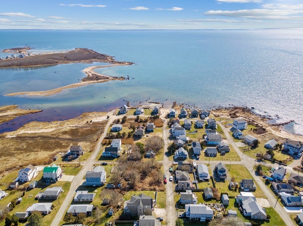 19 Channel St, Mattapoisett MA 02739-2145 exterior