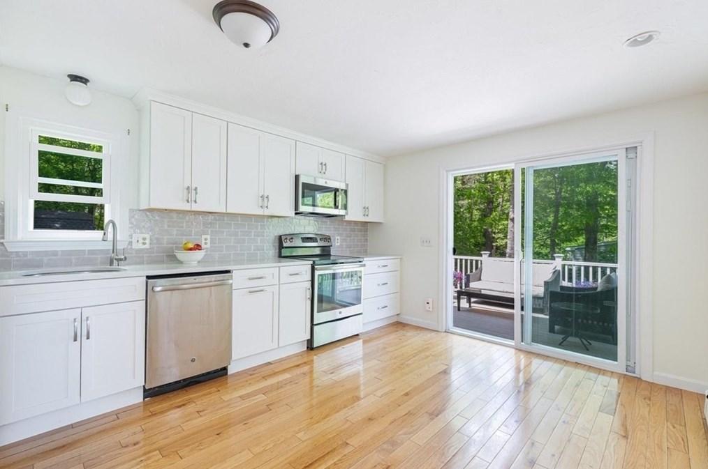 8 Cardinal Dr, Plymouth MA exterior