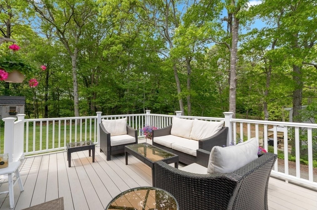 8 Cardinal Dr, Plymouth MA exterior