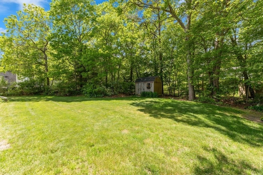 8 Cardinal Dr, Plymouth MA exterior