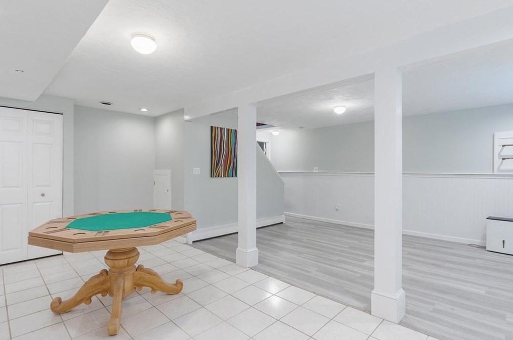 8 Cardinal Dr, Plymouth MA exterior